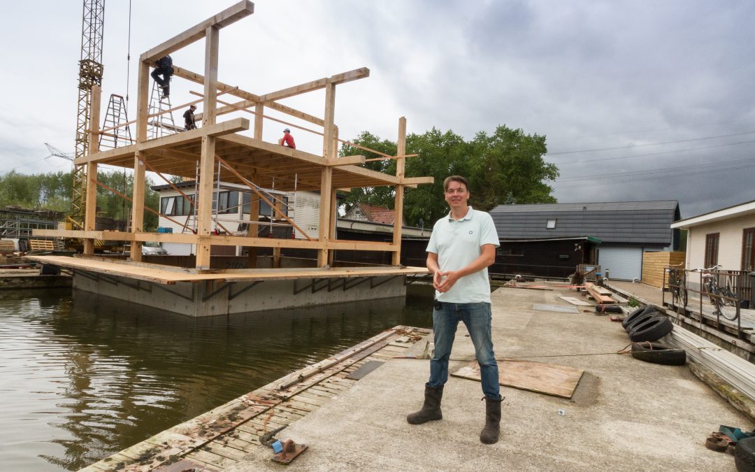 Video: architect Wouter Valkenier op de bouw van zijn drijvende droom