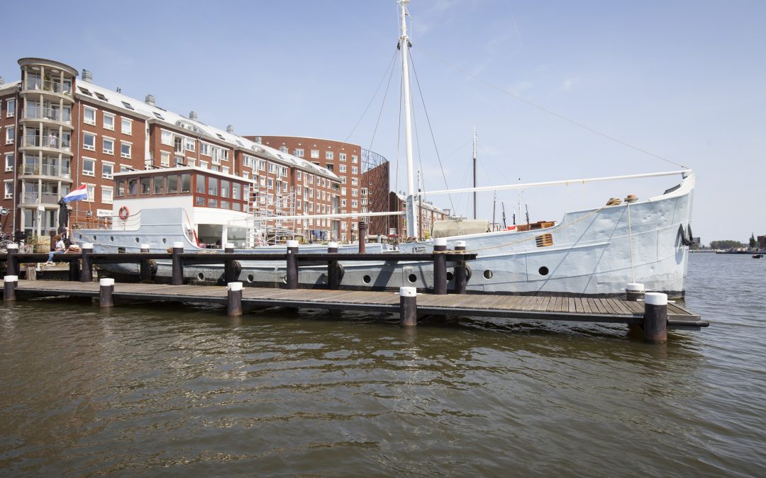 Video: van zeewaardig vrachtschip naar duurzame waterwoning