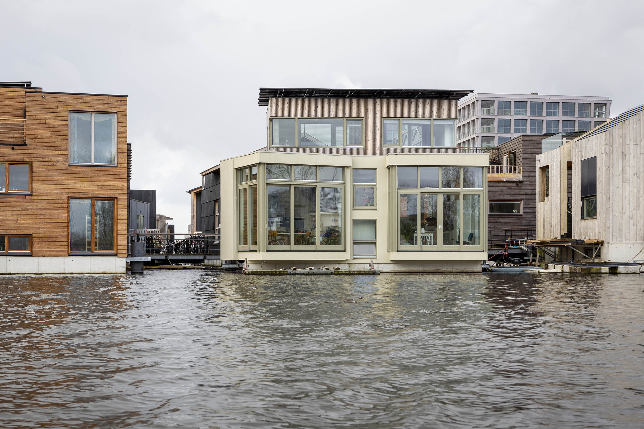 stem op woonark Schoonschip in Amsterdam