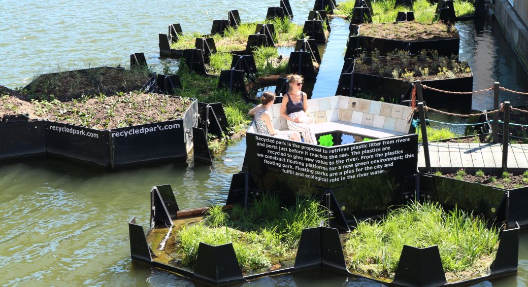 Video: in Rotterdam maken ze meerkoetparadijzen van plastic zwerfvuil