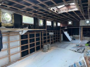 Verbouwing Tjalk Freedom van Monique van der Weijden in Amsterdam_2