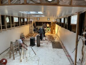 Verbouwing Tjalk Freedom van Monique van der Weijden in Amsterdam_3