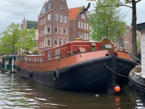 Tjalk Freedom van Monique van der Weijden in Amsterdam