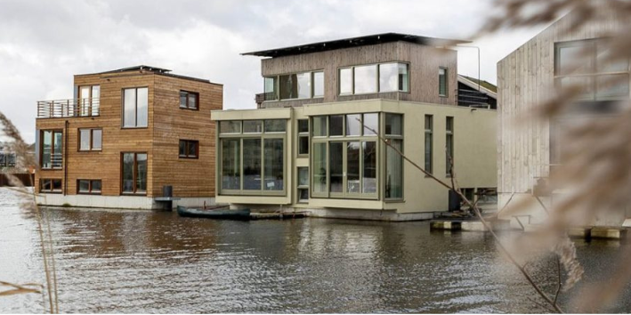 Woonboot van het jaar 2017 Woonark Schoonschip in Amsterdam