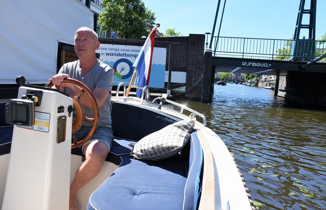 ‘Wandeltempo graag!’ De spandoekactie van Koen Hillenga