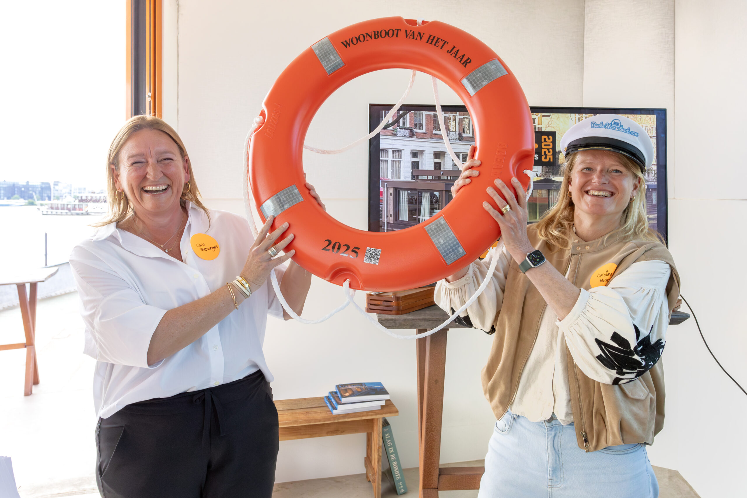 Winnaars Carla Snepvangers en Caroline Muskens woonark Caatje 5 vakjuryprijs Woonboot van het jaar 2025