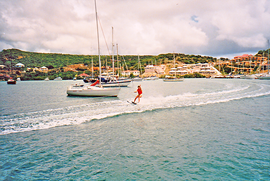 Bob Ronday op waterskis