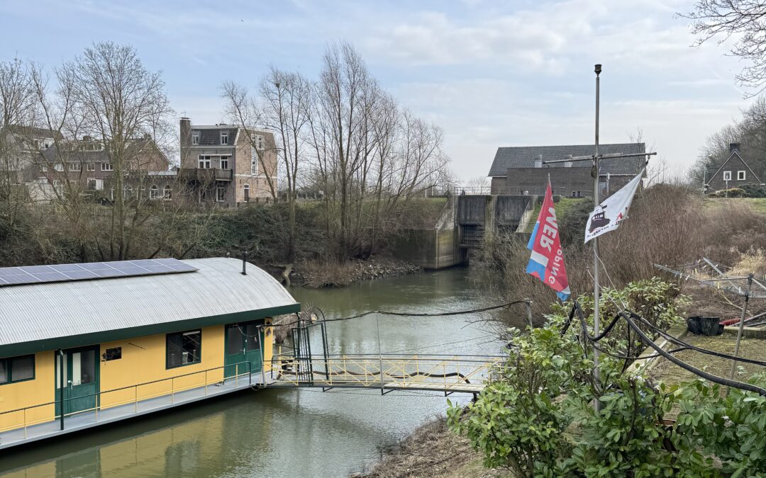 Meebewegen met de waterstand van de Waal