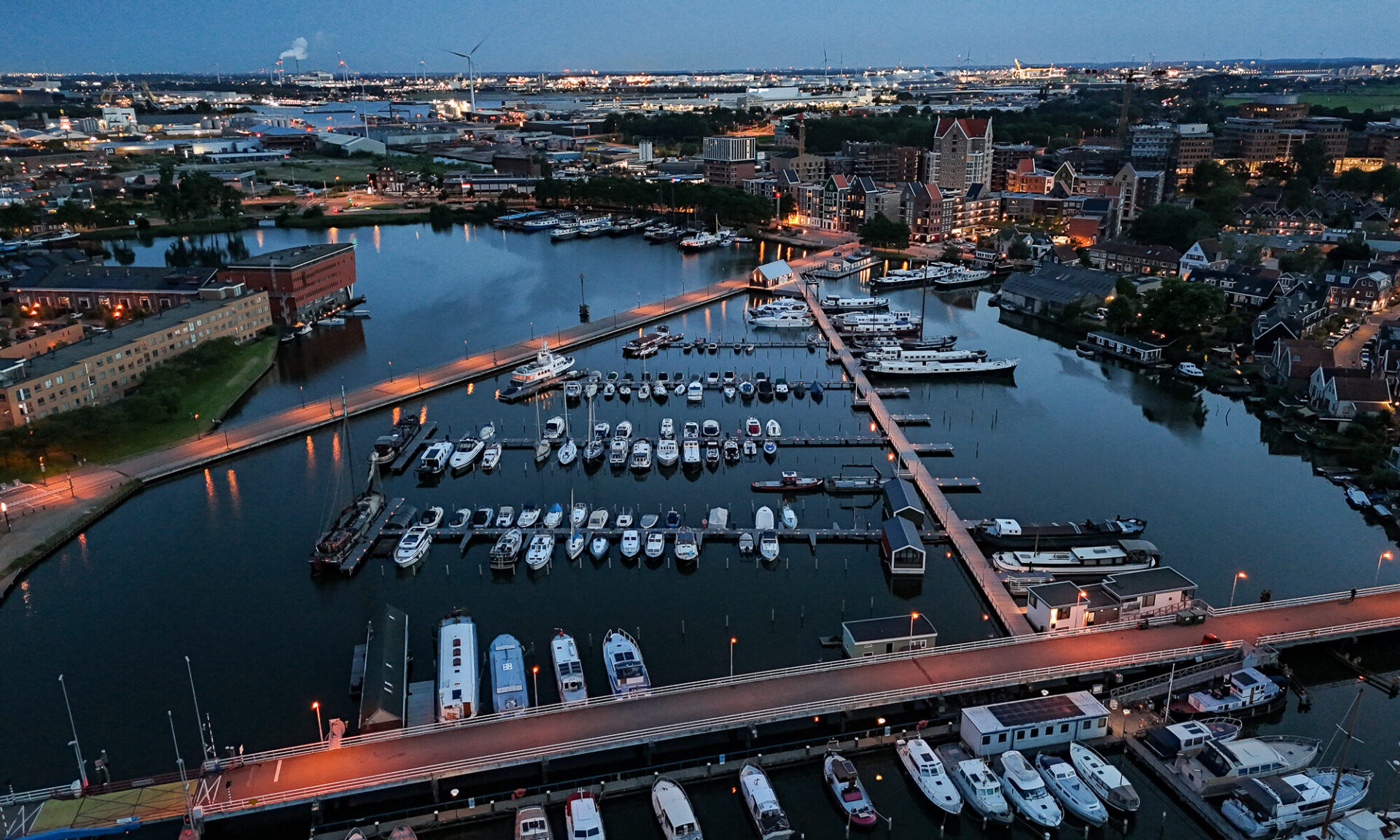 Luchtfoto Marinapark Houthaven