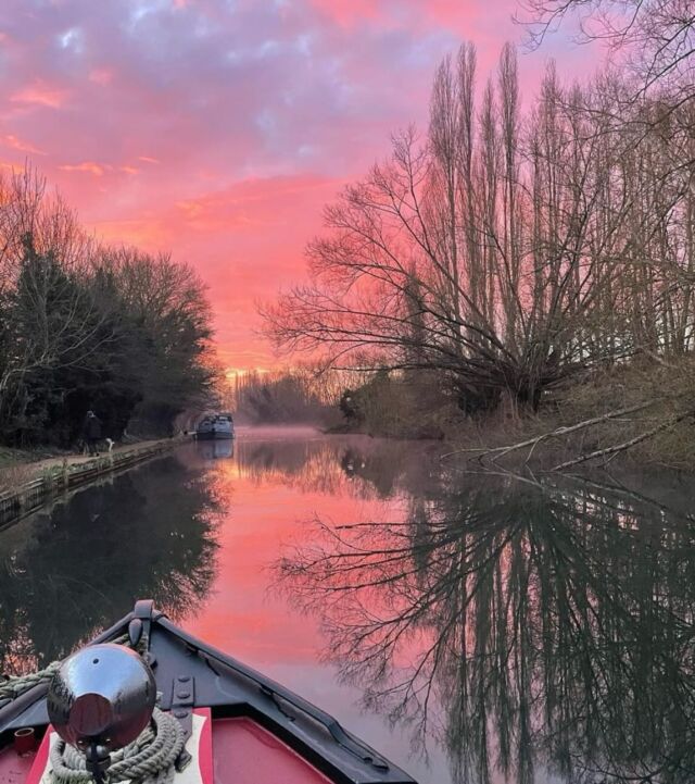 ~ Mooie waterplaat ~

📸 @thefloatingworkshop 
📍UK

Heb jij ook een foto ~ met water in de hoofdrol ~ die je in deze ‘Mooie waterplaat’ rubriek vindt thuishoren? 
Laat het ons weten via een tag, een DM of mail de foto naar insta@vlotwaterwonen.nl 

—————

#mooistefoto #mooieplaatjes #waterplaat #waterfotography #waterfotografie #vlotwaterwonen #waterwonen #waterplatform #schilderij #fotoschilderij #stilleven #waterpicture #boatlifestyle #waternomaden #varen #varendwoonschip #wonenaanboord #wonenophetwater