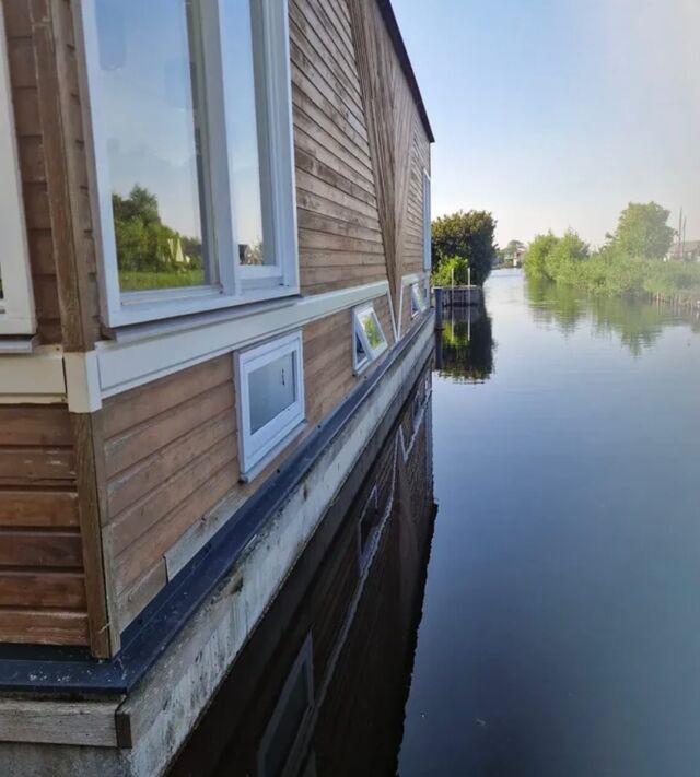 - Mijn uitzicht -

Waterbewoners delen graag hun uitzicht, en dat is niet gek, want van dit soort uitzichten krijg je toch nooit genoeg!

📸 1 @eem8maart 
📸 2 @manonspaan 
📸 3 @lots_of_views 
📸 4 @christaromp_fotografie 
📸 5 @clairevanderklugt

Heb jij ook een foto van jouw uitzicht die je in deze rubriek vindt thuishoren? 
Laat het ons weten via een tag, een DM of mail de foto naar insta@vlotwaterwonen.nl 

—————

#mijnuitzicht #mijnuitzichtelkedag 
#mooistefoto #mooieplaatjes #waterplaat #waterfotography #waterfotografie #vlotwaterwonen #waterwonen #waterplatform #schilderij #fotoschilderij #stilleven #waterpicture #boatlifestyle #waternomaden #varen #varendwoonschip #wonenaanboord #wonenophetwater
