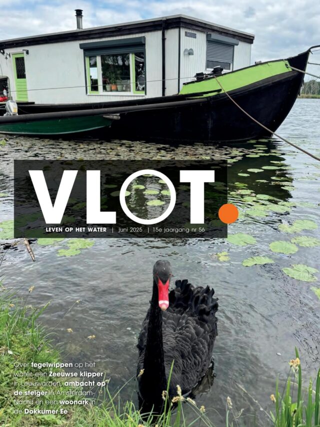 ~ VLOTmagazine > Juni 2025 ~ 
 
De nieuwste VLOT valt zeer binnenkort bij alle Nederlandse waterbewoners op de deurmat. 
Deze ronde lees je; Over tegelwippen op het water, een Zeeuwse klipper in Leeuwarden, ambacht op de steiger in Amsterdam-Noord en een woonark in Dokkumer Ee. 

Coverfoto: @meijer.renate 

Kan je niet wachten op de papieren versie? De VLOT is vanaf nu al online te lezen via > vlotwaterwonen.nl (link in bio). 

En als je dan toch op onze website bent kun je gelijk onze vriend worden :-) 

—————

#vlotwaterwonen #waterwonen #waterplatform #woonbootleven #woonbootinspiratie #waterwonen #vlot #woonboot #ark #woonark #woonschip #schark #magazine #watermagazine #waterbewoner #levenophetwater #wonenophetwater #inspiratie #stoerwonen #aanboord #vlotmagazine